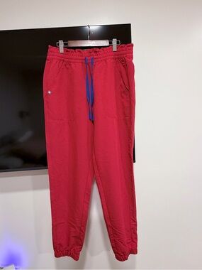 FIGS red joggers - M